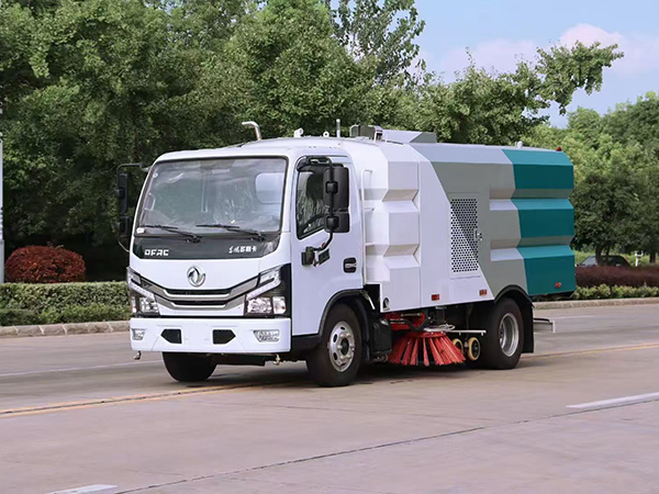 CLW5070TSLE6型扫路车